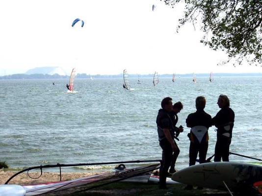 Surfeinlastelle mit Blick auf Kaliberg